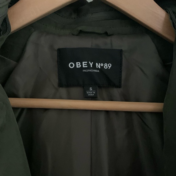 Obey green trench coat - detailed shiny obey buttons and silver hardware - Picture 5 of 10
